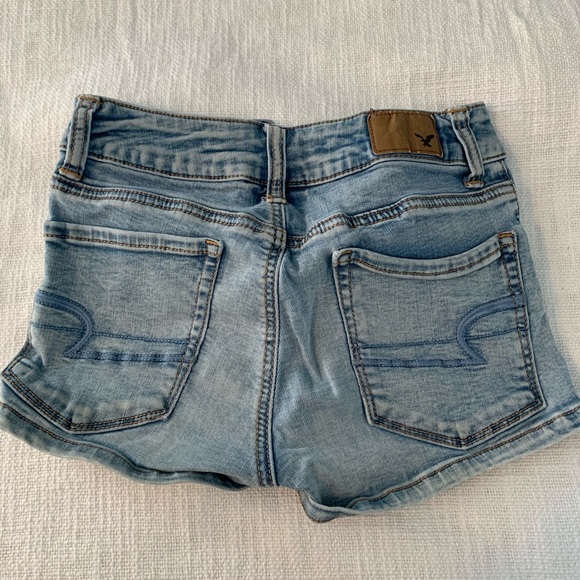 light wash AE jean shorts - Picture 2 of 4